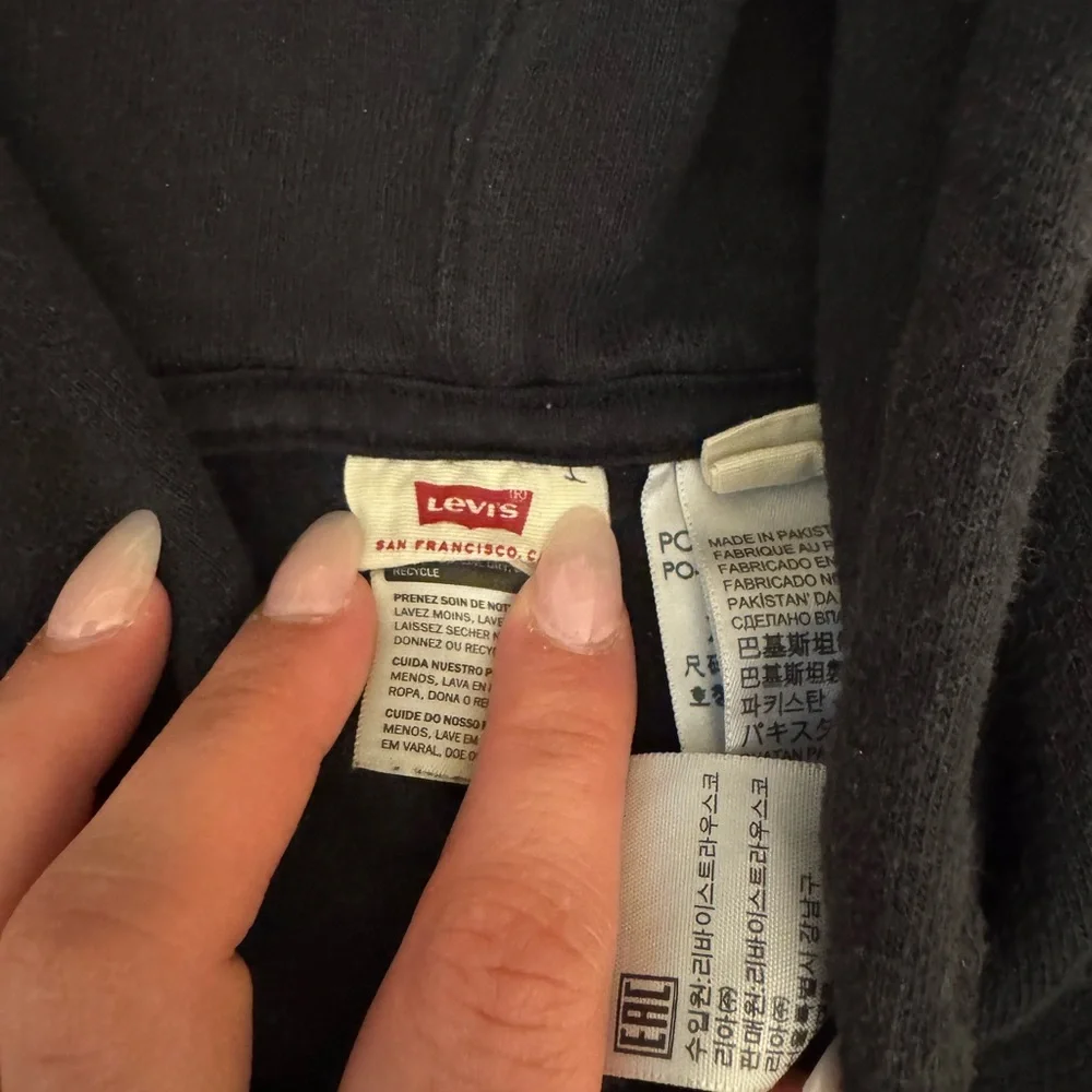 Levi's Women's Black Cropped Hoodie - Picture 4 of 6